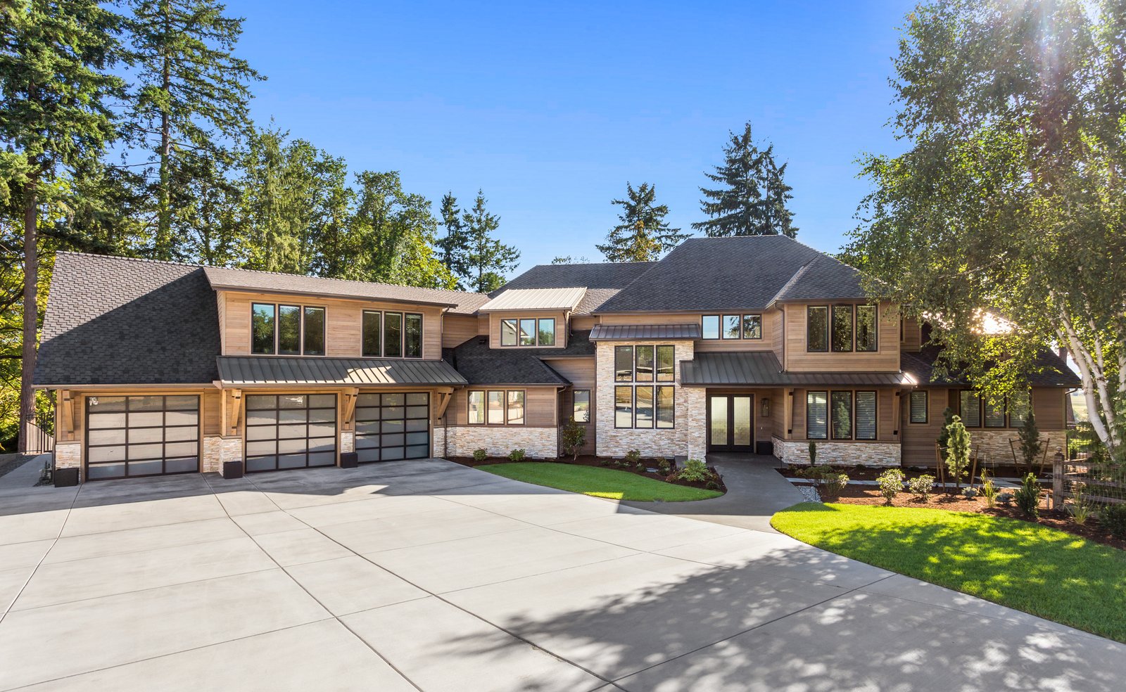 Custom home exterior by Reschka Design Build in Michigan